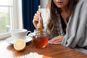 Alleviate allergy symptoms with honey